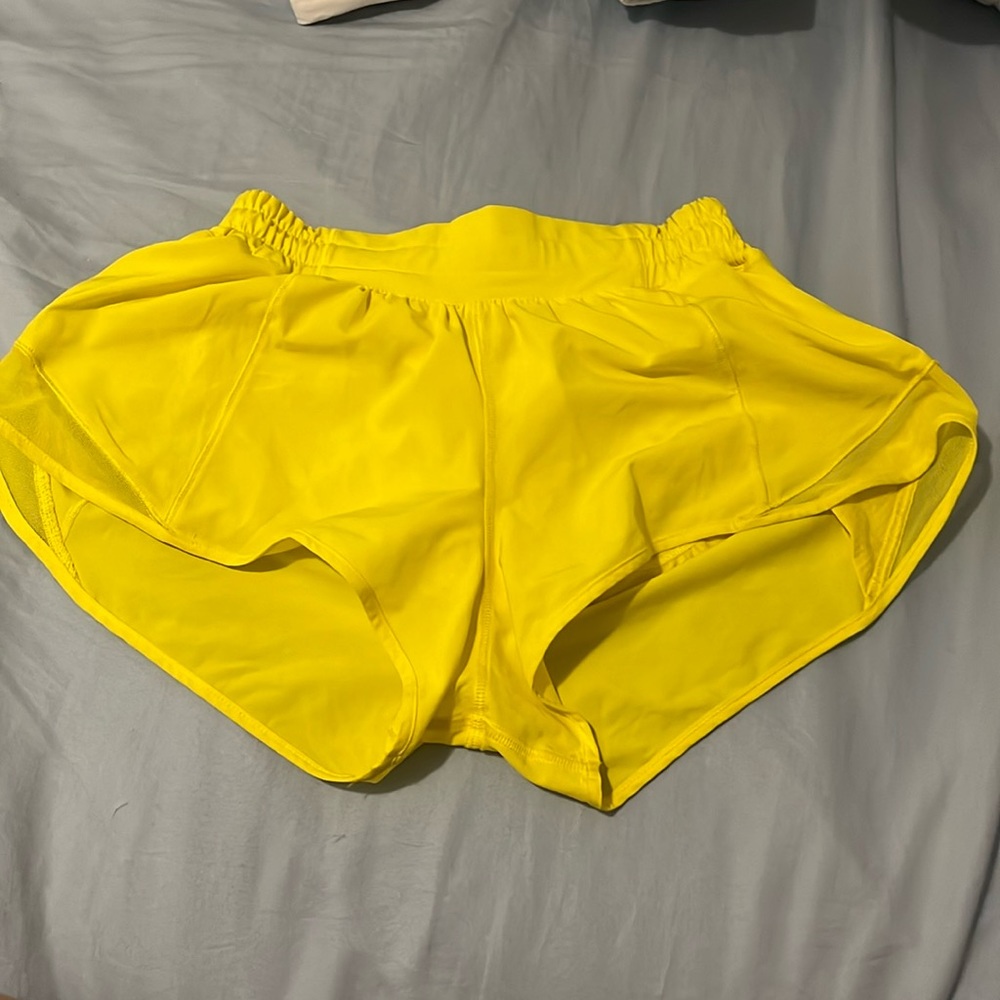 Hotty hot low rise 2.5 inch in NEON YELLOW